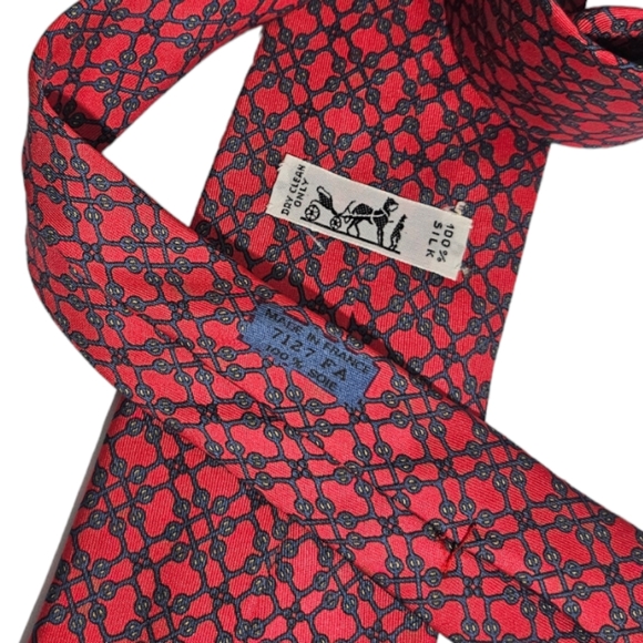 HERMÈS 7127 FA  Red Geometric Silk LUXURY Tie FRANCE - Picture 3 of 5